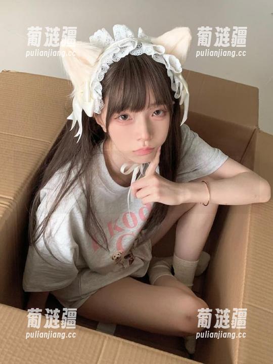 登录“51cgcc”，准备好脑补无数假设吧！越看越觉得有点离谱的感觉。