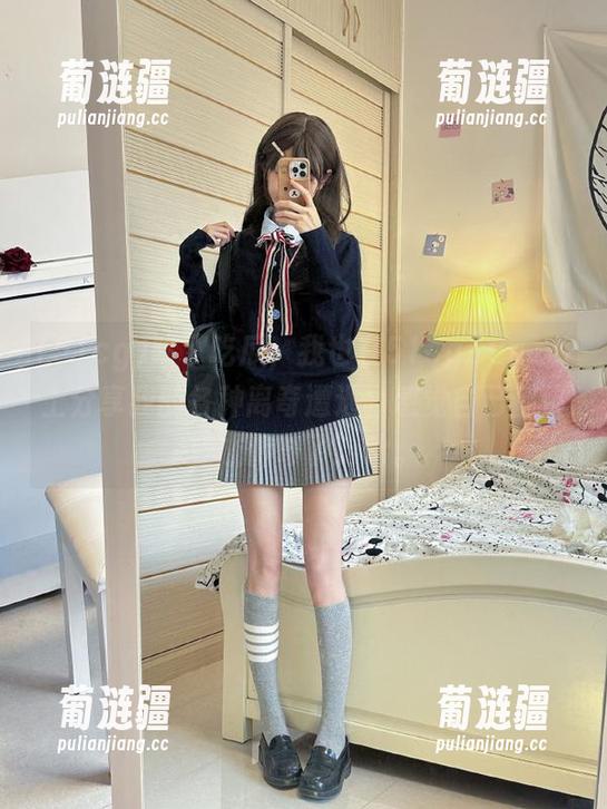 除了吃瓜，我也在51cg.fun.cn上分享我的各种离奇遭遇，感觉自己都快变成传奇了哈哈。