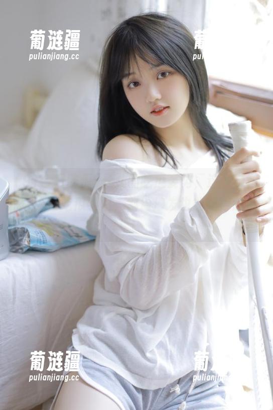 永久的吃瓜姿势，这可得向91今日吃瓜学习，斜倚沙发也能吃得悠然！