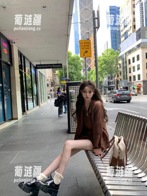 91吃瓜中心 登录91吃瓜中心,感觉已经快成为每日“打卡”的八卦贩子,哈哈,发现越来越上瘾。