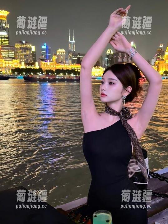 下载998.su，探寻黑料中的奥秘，快来自带瓜子入场。