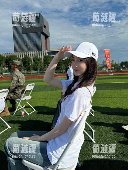 怎么回事，这网页里的“hlw.bet”，仿佛吸引了全网的奇怪聚光灯？
