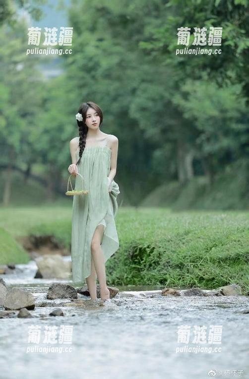别小看soootv这条“线路”，吃瓜之路相当广阔，随便一掏都有满满的惊喜。