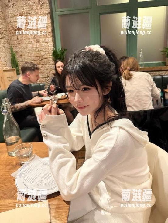股市那么复杂，下载黑料不打烊app，咱还是来吃瓜吧！