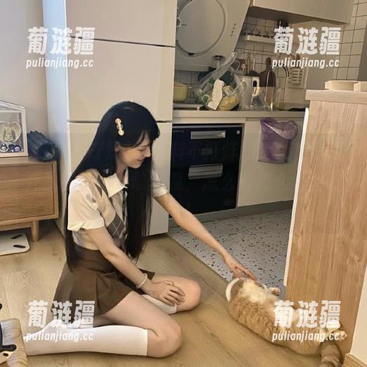 去黑料不打烊的地址，刚点开就被吓得不敢直视，怎么看怎么看都好奇！