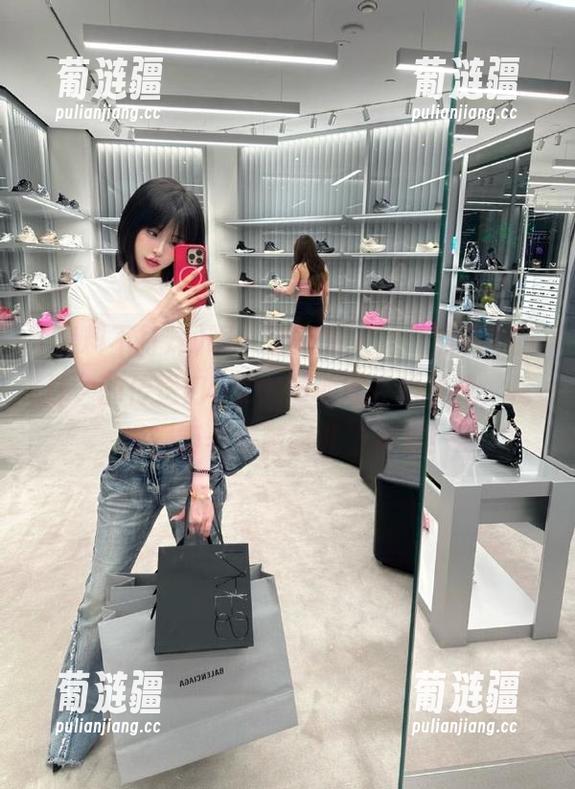 啊，这又来了，“黑料不打烊”的传送门，2025地址轻松获取，我慢慢等着奇葩事儿上演呢！