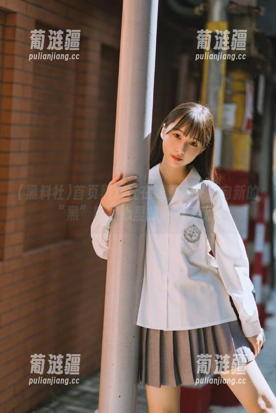 首页黑料社在线看来又奔向新的“黑”暗，心里却暗爽无比...