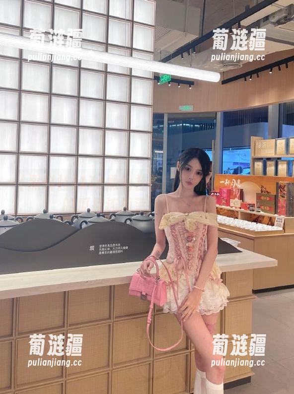 17c黑料社最新更新！你不会信的瓜接连掉落，快来捡啊！