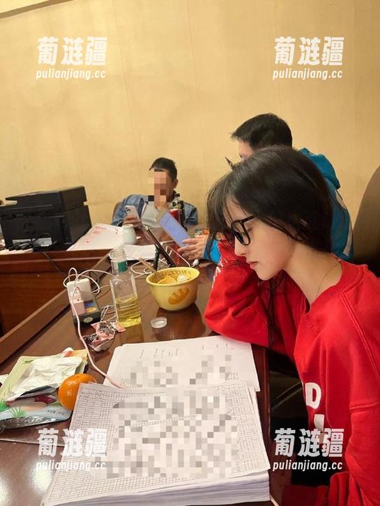 还听说黑料社的独家放送能让你永不迷路，结果我被卷入了新一轮的八卦漩涡...