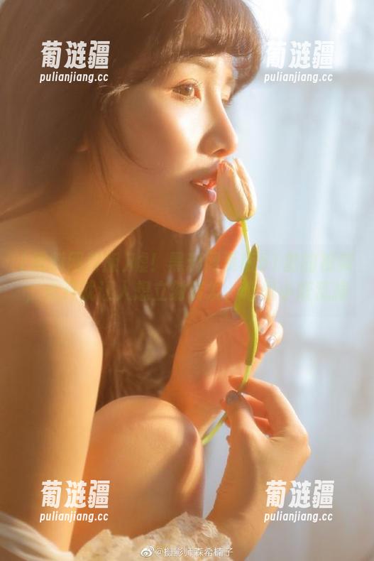嘘！黑料网页版51里的视频，点开就让人想立刻转发，心里小鹿乱撞